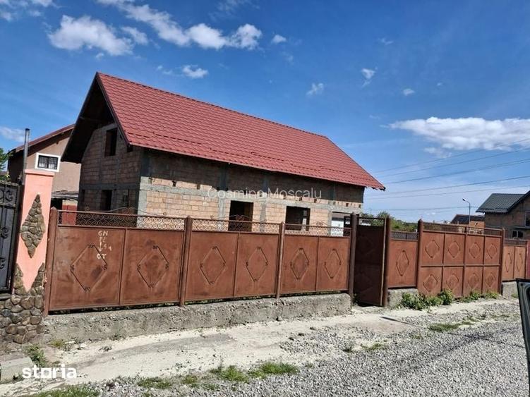 Casa de vanzare la rosu