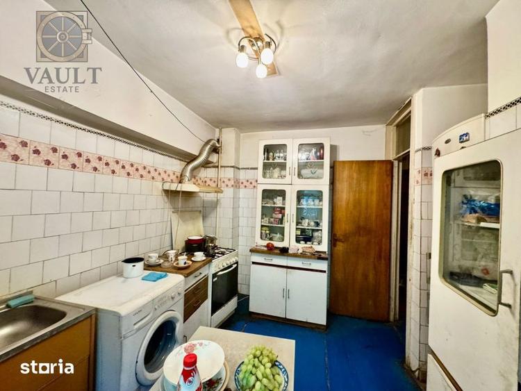 Apartament cu 4 camere decomandat în Tei