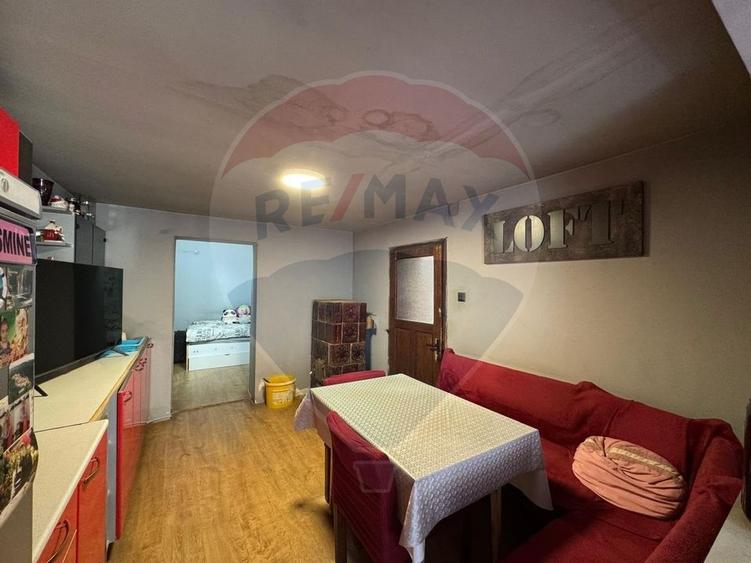 Casă individuală cu 4 camere cu Teren 450 Mp în Șega