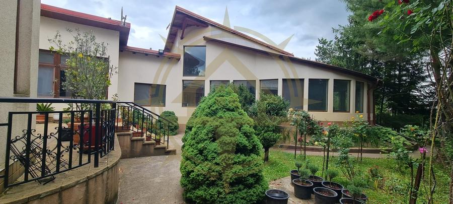 Casă cu 10 camere cu Piscina în Snagov