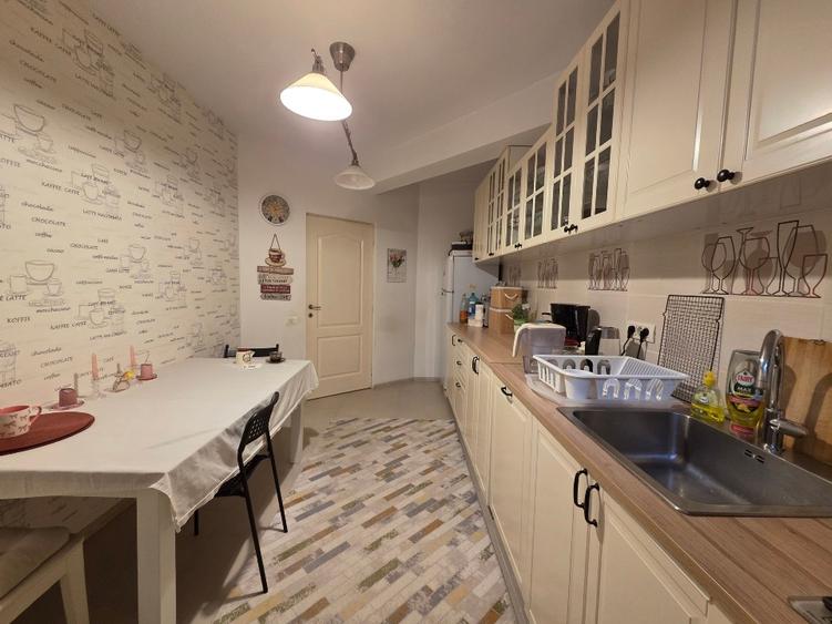 Apartament cu 3 camere decomandat în Energia