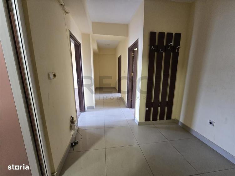 Apartament cu 3 camere decomandat în Iosia