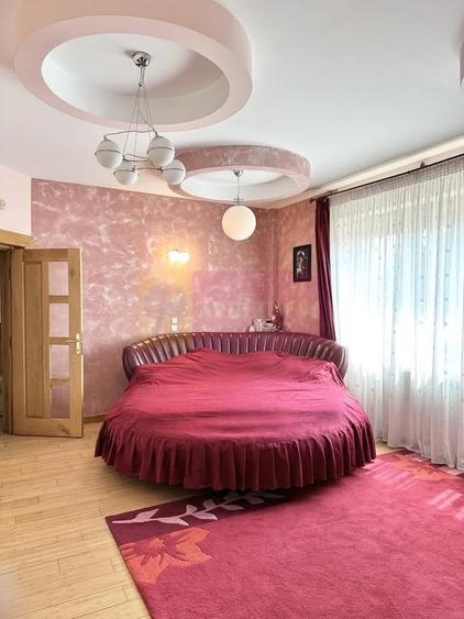 Casă cu 10 camere în Bragadiru