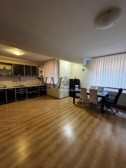 Apartament cu 3 camere decomandat, mobilat în Tolstoi