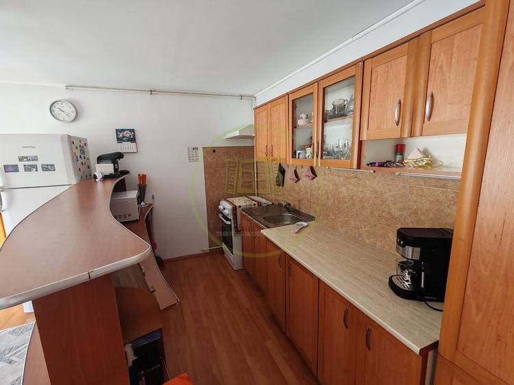 Apartament cu 3 camere decomandat, mobilat în Central