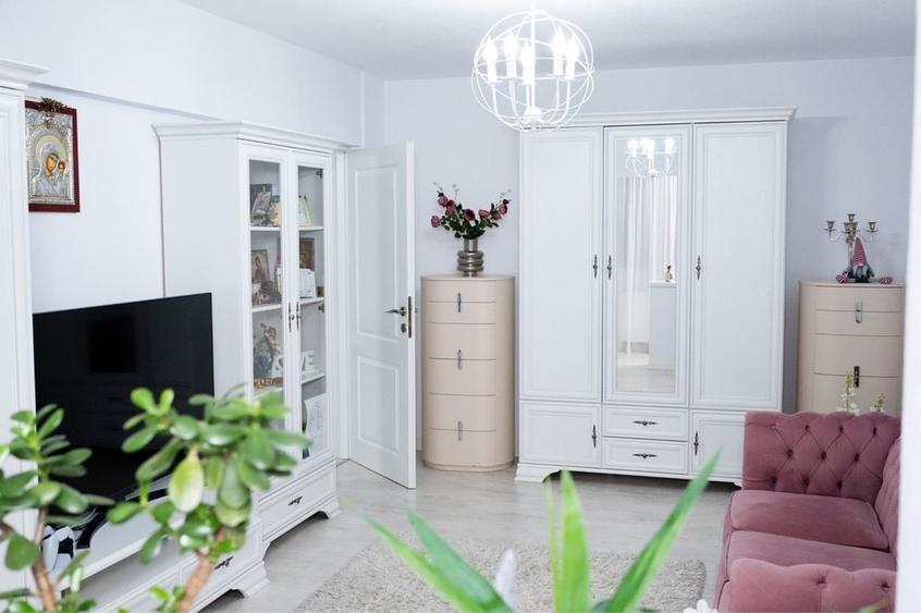 Apartament cu 2 camere decomandat în Eremia