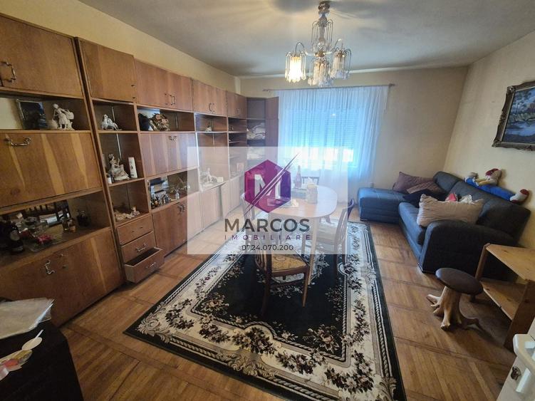Casă individuală cu 4 camere cu Canalizare în Moniom