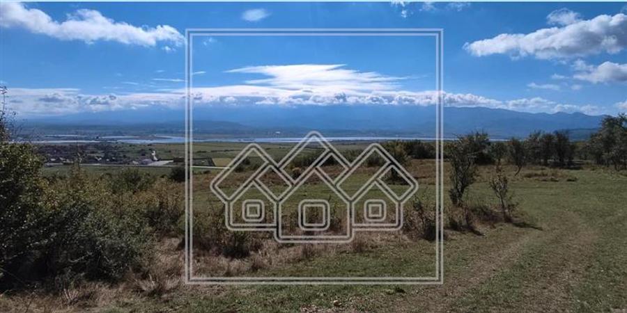 Teren agricol intravilan de 8300 mp, în Aeroport