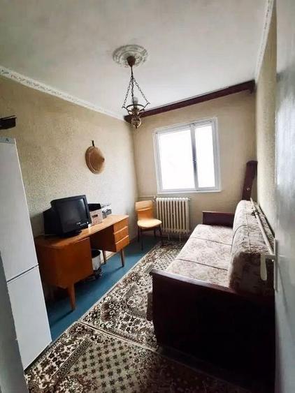 Apartament cu 3 camere semidecomandat în Km 4-5
