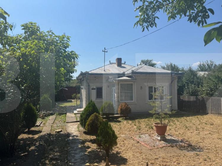 Casă cu 2 camere cu Teren 1326 Mp în Central