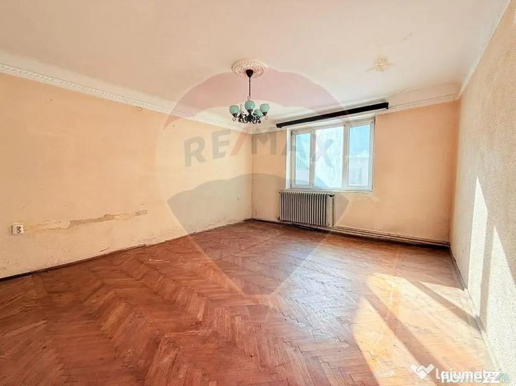 Casă cu 4 camere cu Teren 318 Mp în Gorjului