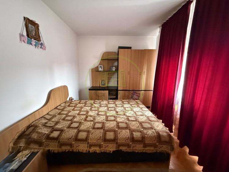 Casă individuală cu 5 camere cu Canalizare în Rovine