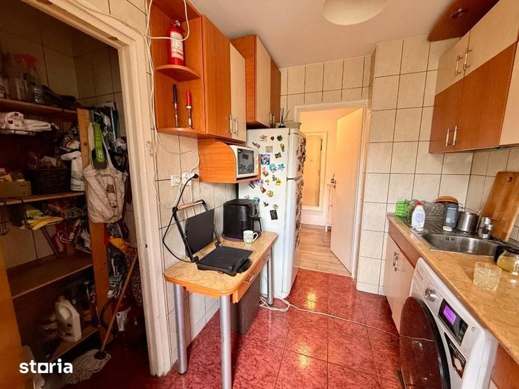 Apartament cu 4 camere decomandat în Drumul Taberei