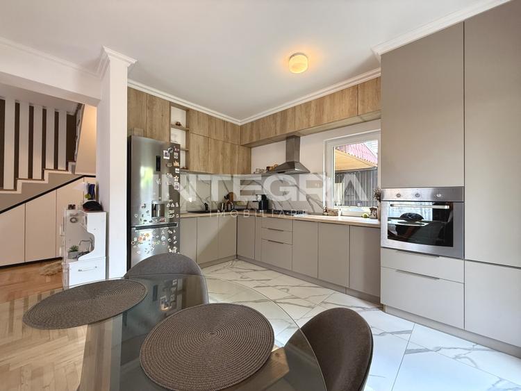 Duplex cu 4 camere cu Canalizare în Florești