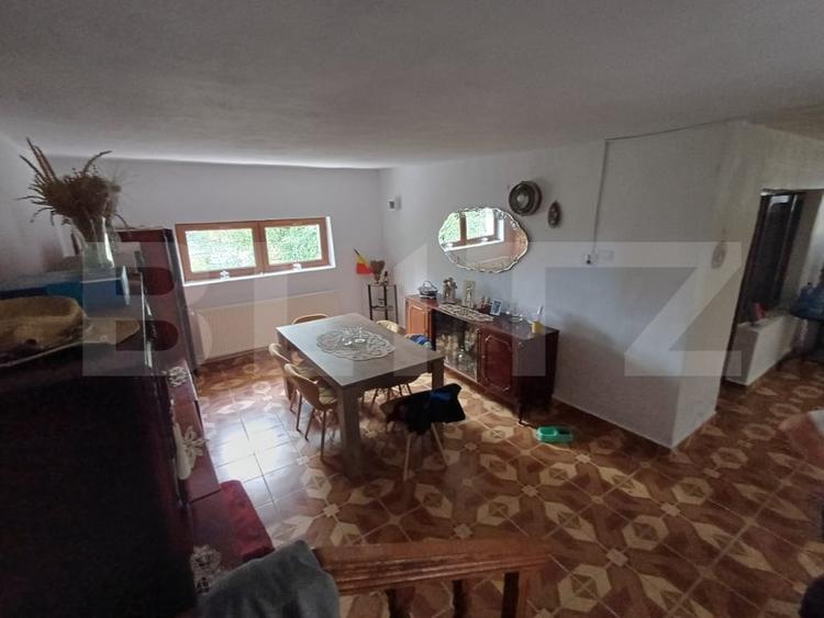 Casă individuală cu 6 camere cu Teren 2420 Mp în Exterior Vest