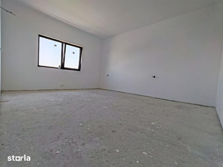 Casă cu 5 camere cu Teren 200 Mp în Lumina