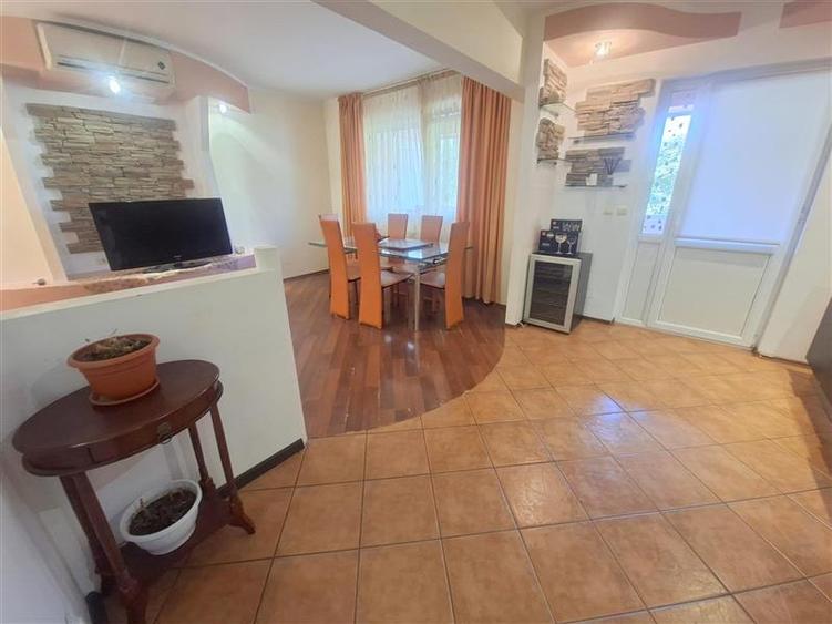 Apartament cu 3 camere decomandat în 9 Mai