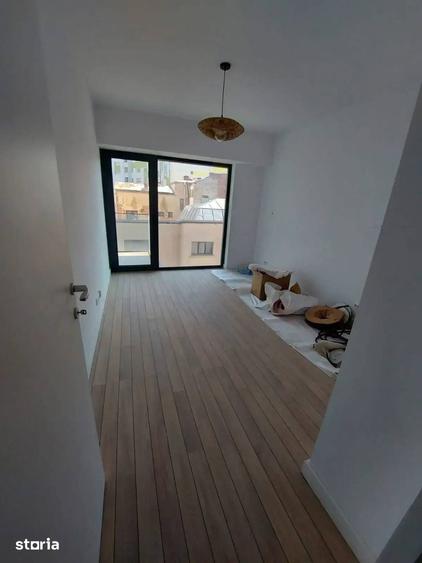 Apartament cu 3 camere semidecomandat în 13 Septembrie