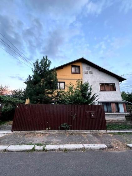 Duplex cu 7 camere cu Canalizare în Câmpinița
