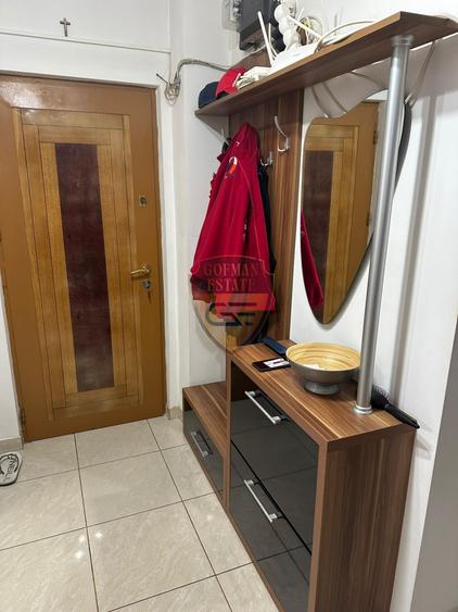 Apartament cu 3 camere decomandat, mobilat în Anda