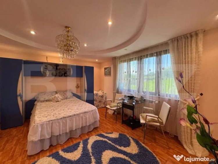 Casă cu 9 camere cu Teren 303 Mp în Central
