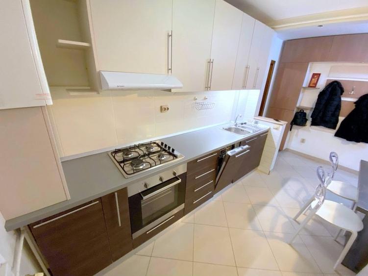 Apartament cu 3 camere semidecomandat, mobilat în Gheorgheni