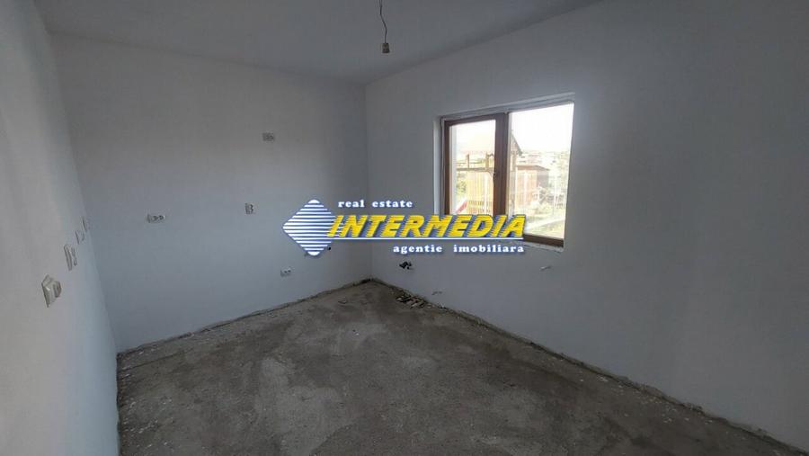 Casă individuală cu 4 camere cu Teren 450 Mp în Micești
