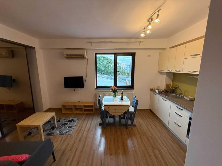 Garsonieră decomandată în Decebal