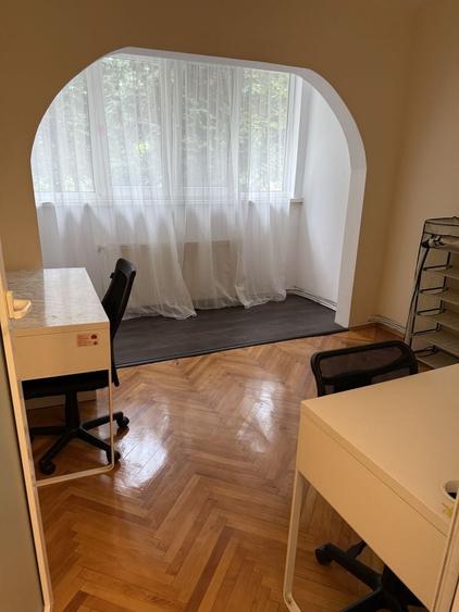 Apartament cu 4 camere decomandat în Exterior Vest