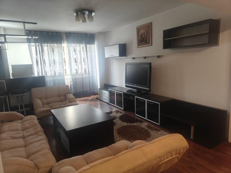 Apartament cu 3 camere decomandat, mobilat în Central