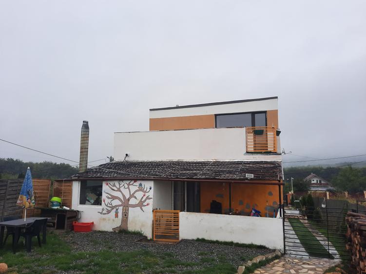 Casă cu 4 camere cu Canalizare în Exterior Sud