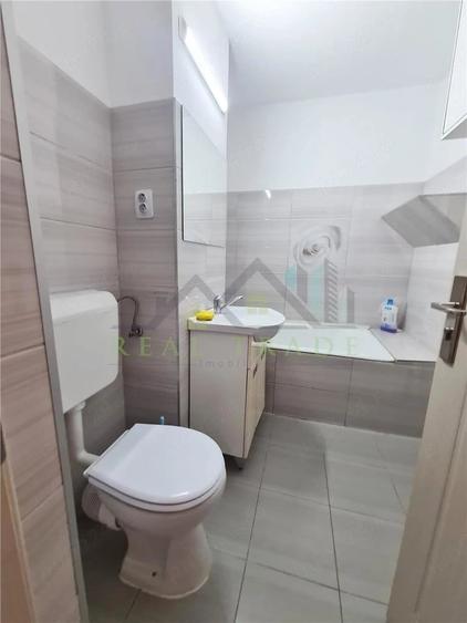 Apartament cu 3 camere decomandat în Craiter