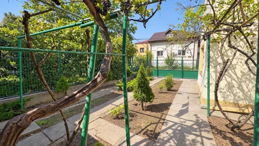 Casă individuală cu 4 camere cu Teren 200 Mp în Delfinariu