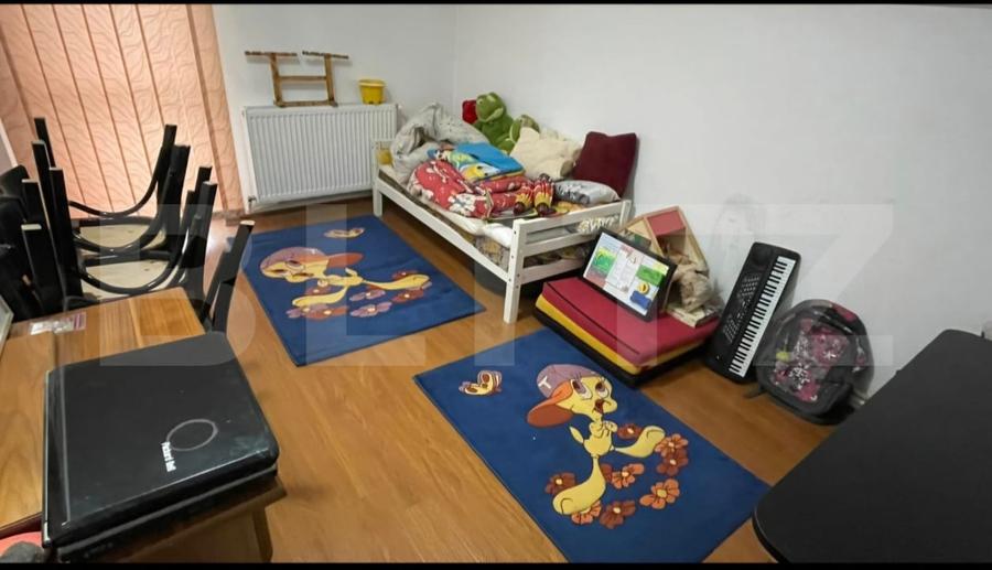 Casă individuală cu 7 camere cu Canalizare în Șișești