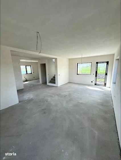 Casă cu 4 camere în Jucu