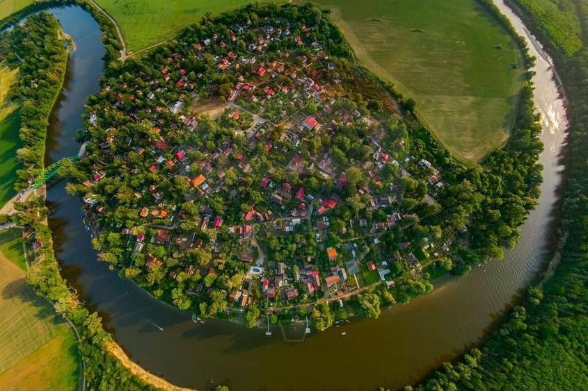 Casă individuală cu 2 camere cu Teren 167 Mp în 3 Insule