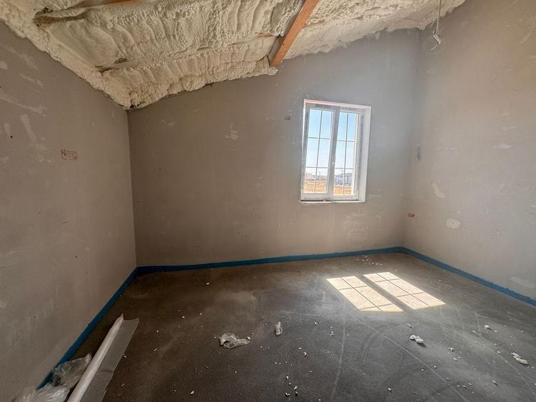 Duplex cu 4 camere cu Canalizare în Moșnița Nouă