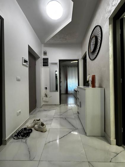 Apartament cu 2 camere decomandat în Podul de Fier