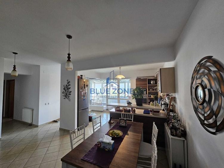 Apartament cu 3 camere decomandat în Titan
