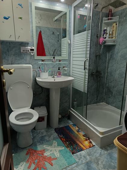 Apartament cu 3 camere decomandat, mobilat în Berceni