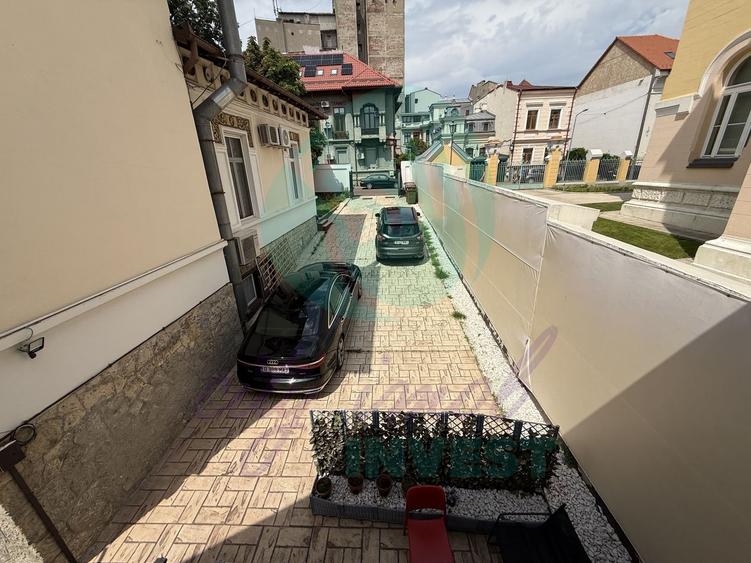 Casă individuală cu 15 camere cu Canalizare în Cișmigiu