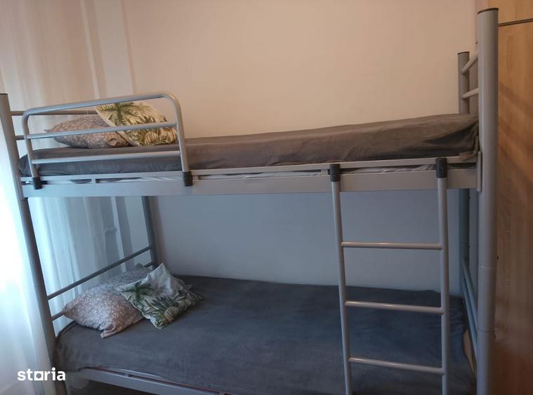 Apartament cu 3 camere semidecomandat în Berceni