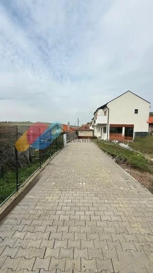 Duplex cu 4 camere cu Canalizare în Chinteni