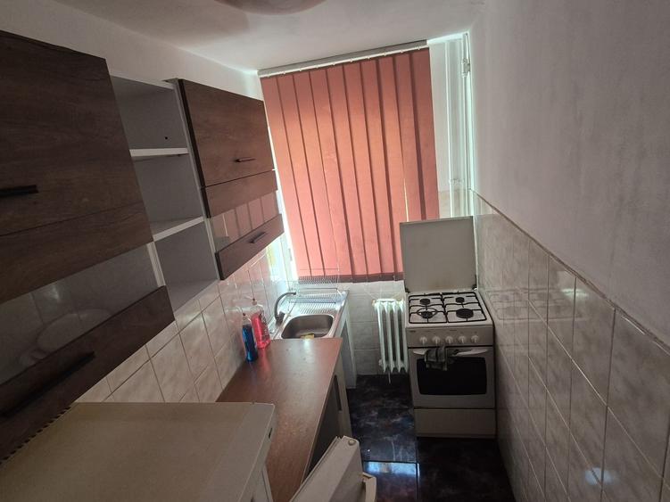 Apartament cu 2 camere semidecomandat în Circumvalațiunii — fotografia 2