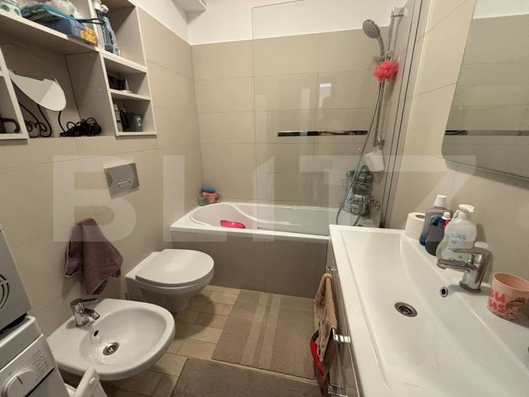 Apartament cu 2 camere semidecomandat, mobilat în Valea Adâncă
