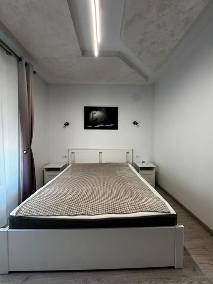 Apartament cu 2 camere decomandat în Podul de Fier