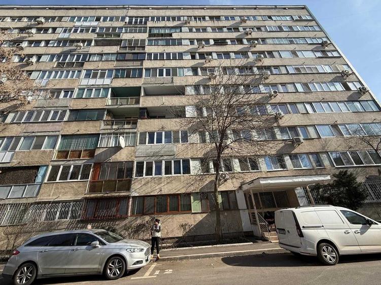 Apartament cu 2 camere decomandat în Uverturii