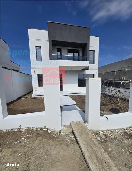 Casă cu 4 camere cu Teren 500 Mp în Aroneanu