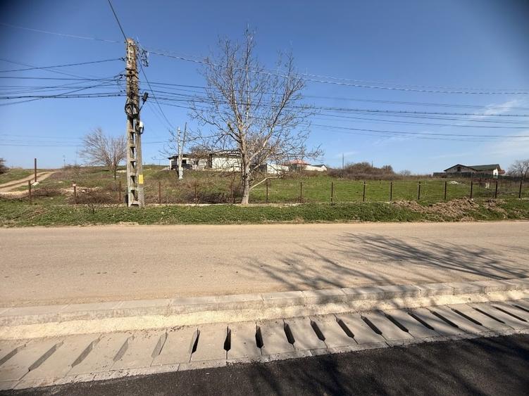 Teren Construcții intravilan de 3270 mp, în Roata de Jos