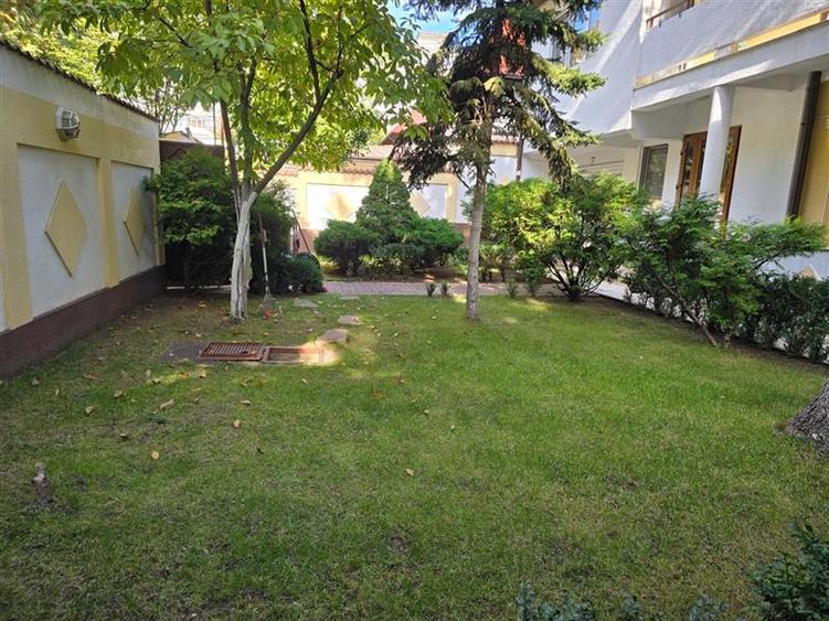 Casă cu 7 camere cu Canalizare în 1 Mai